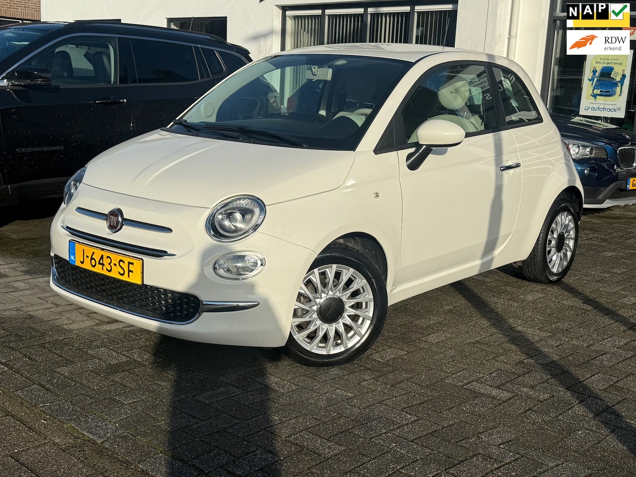 Fiat 500 - 1.0 Hybrid Lounge 1.0 Hybrid Lounge, Apple Carplay/Android,Parkeersensoren,Airco,Cruise control - AutoWereld.nl