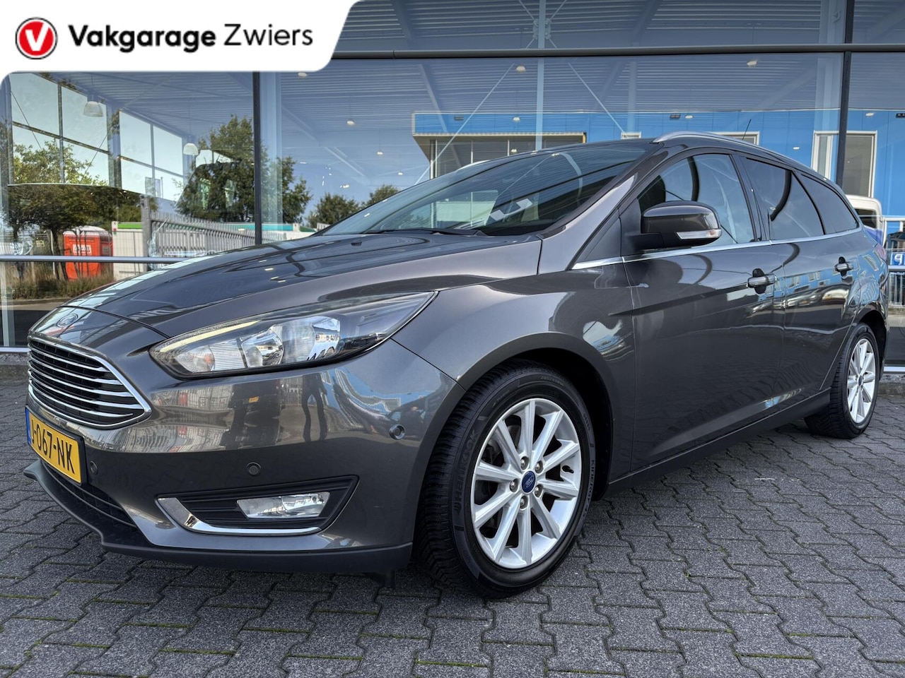 Ford Focus Wagon - 1.0 Titanium|Stoel/stuur.verw|Navi|Afnm.trekhaak. - AutoWereld.nl