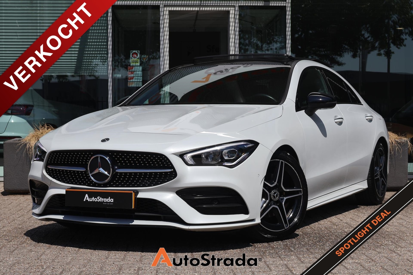 Mercedes-Benz CLA-Klasse - Coupé 180 AMG-Line | Sfeerverlichting | Pano | Night Pakket | DAB | Virtual - AutoWereld.nl