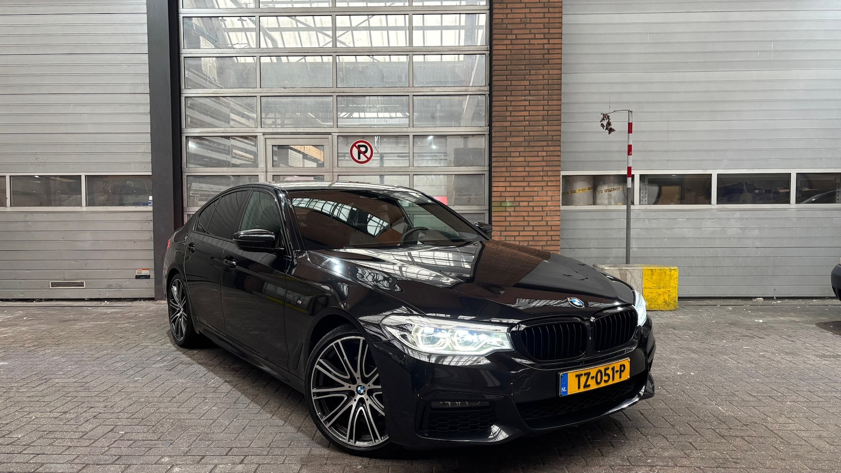 BMW 5-serie - 520i High Executive M-Sport Memory 360 Camera Head-Up Display NL Auto! - AutoWereld.nl
