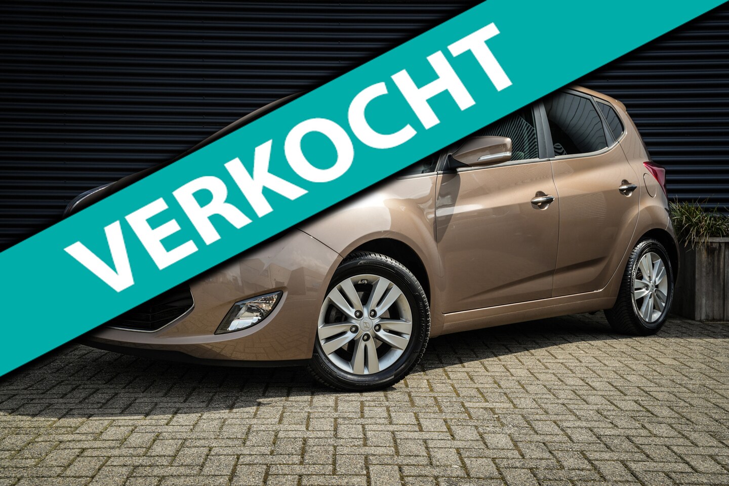 Hyundai ix20 - 1.6i Automaat | ECC | Cruise Control | Trekhaak | PDC | Stoelverwarming | Lederen Bekledin - AutoWereld.nl