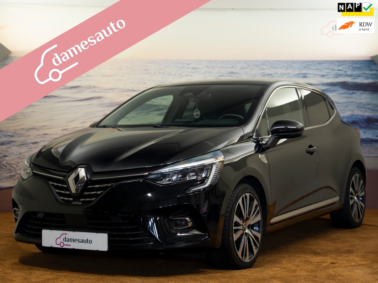 Renault Clio - 1.3 TCe Initiale Paris 1.3 TCe Initiale Paris, Alle opties! 1ste eigen. Stoel + stuurverw, Leder, 360° camera, ga - AutoWereld.nl