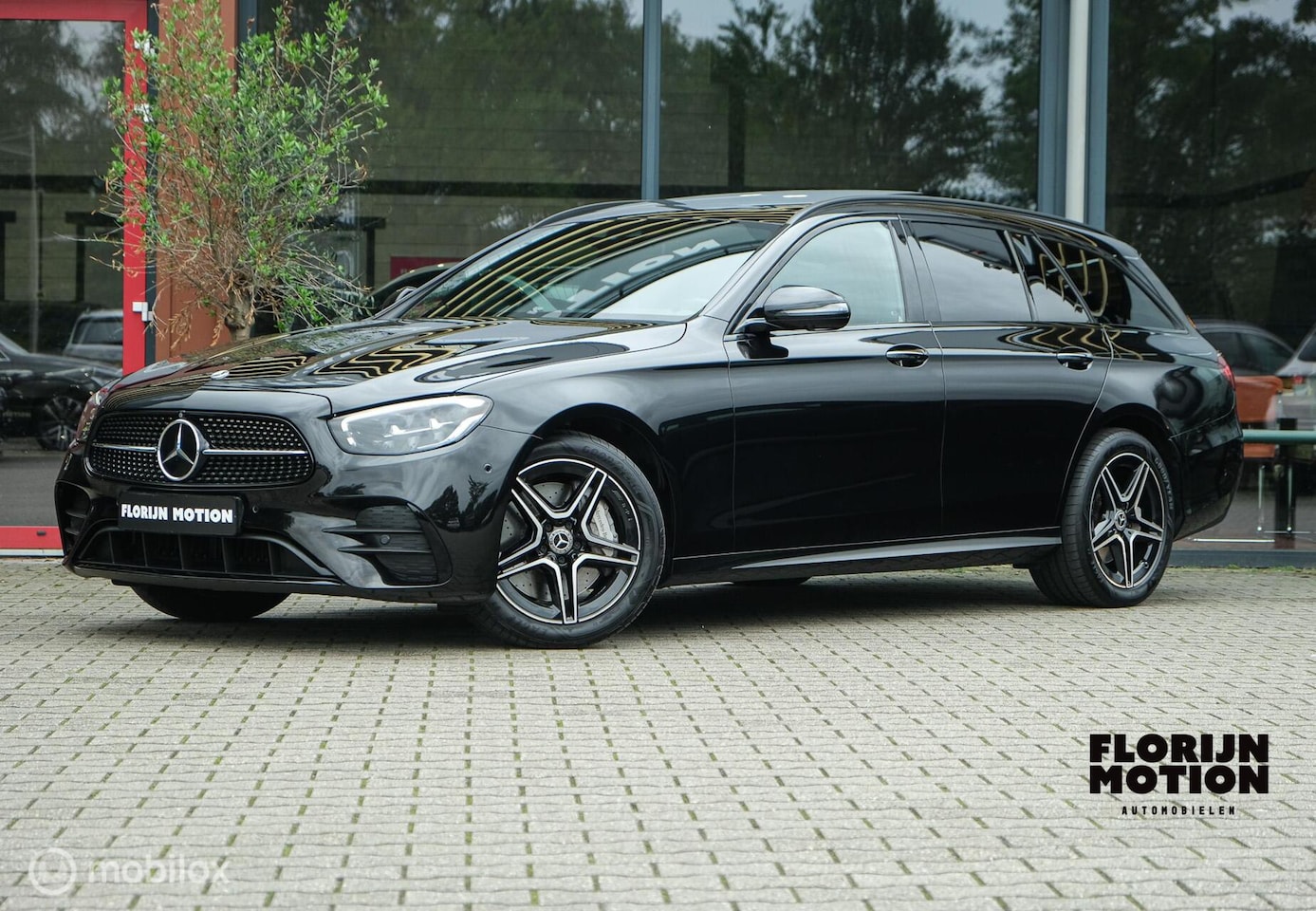 Mercedes-Benz E-klasse Estate - 300 e AMG Line | Pano | HUD | ACC | Ambient | Stoelverwarming | 360 camera | Burmester | E - AutoWereld.nl