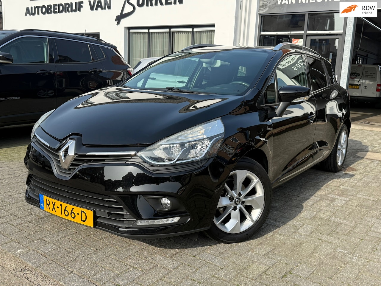Renault Clio Estate - 1.2 TCe Intens automaat, L.M.Velgen,Airco,Navigatie,Cruise control - AutoWereld.nl