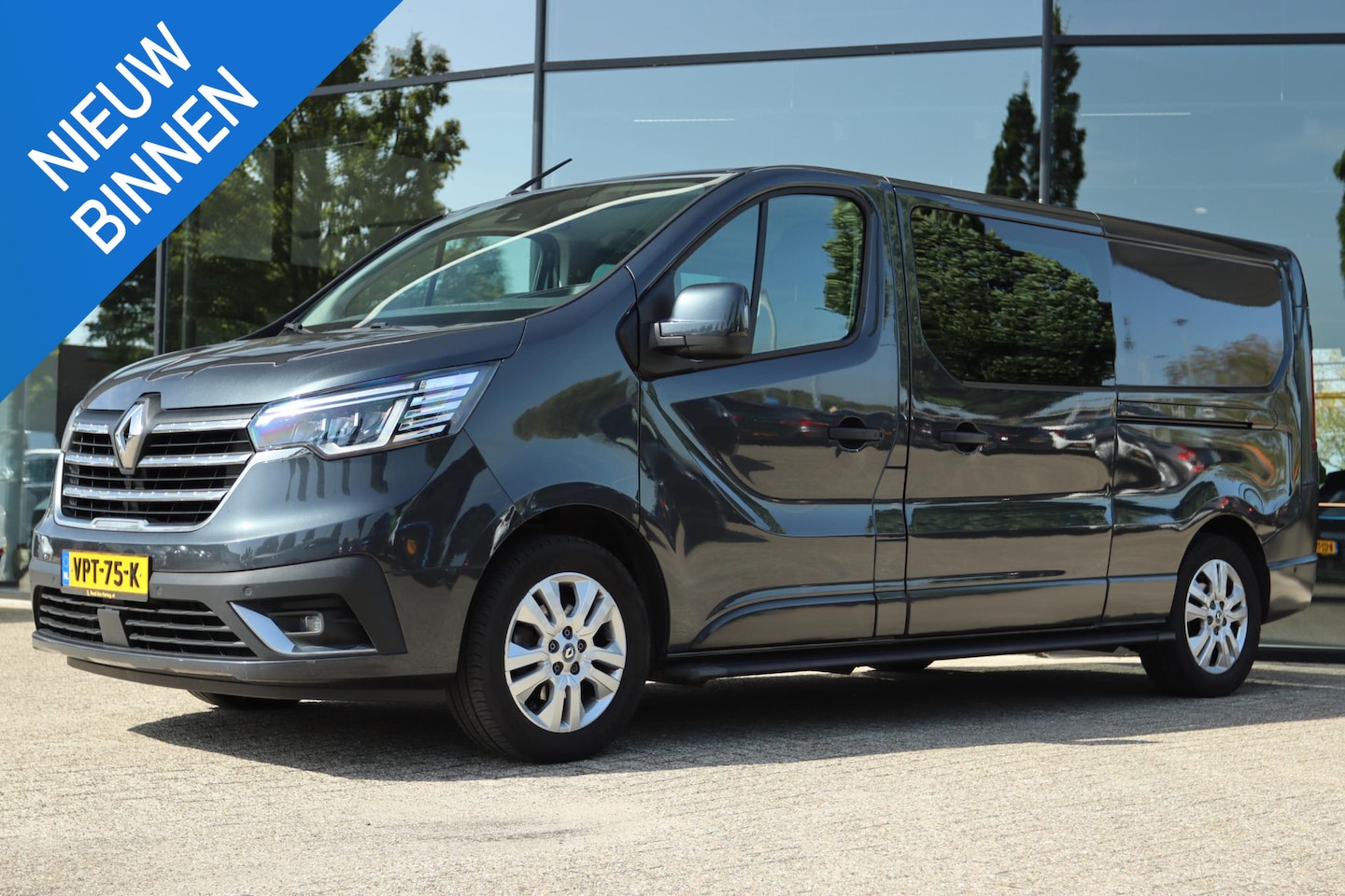 Renault Trafic - 2.0 DCI 150PK T29 L2H1 DC LUXE AUT. 2 SCHUIFDEUREN | TREKHAAK | CARPLAY | LED | KEY-LESS - AutoWereld.nl