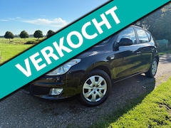 Hyundai i30 - 1.6i Dynamic|Eerste eigenaar|Dealer onderhouden|Climate