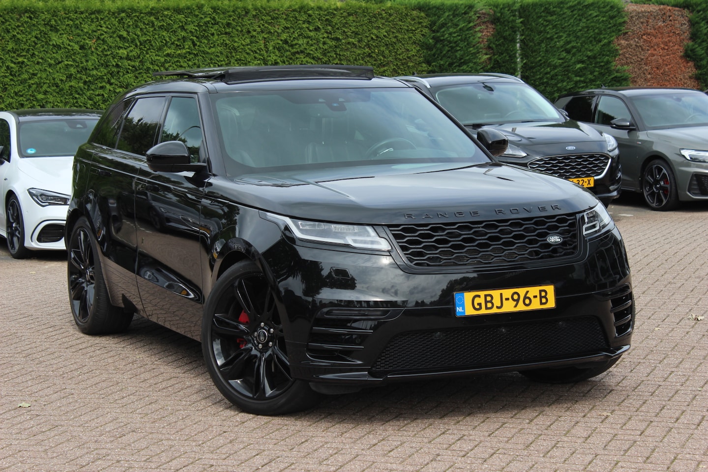 Land Rover Range Rover Velar - 2.0 P300 Turbo AWD R-Dynamic SE / Trekhaak / Panoramadak / 360Camera / Luxe Leder / Meridi - AutoWereld.nl