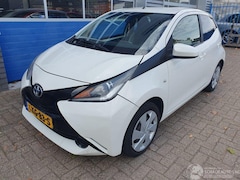 Toyota Yaris - 1.0 VVT-i x