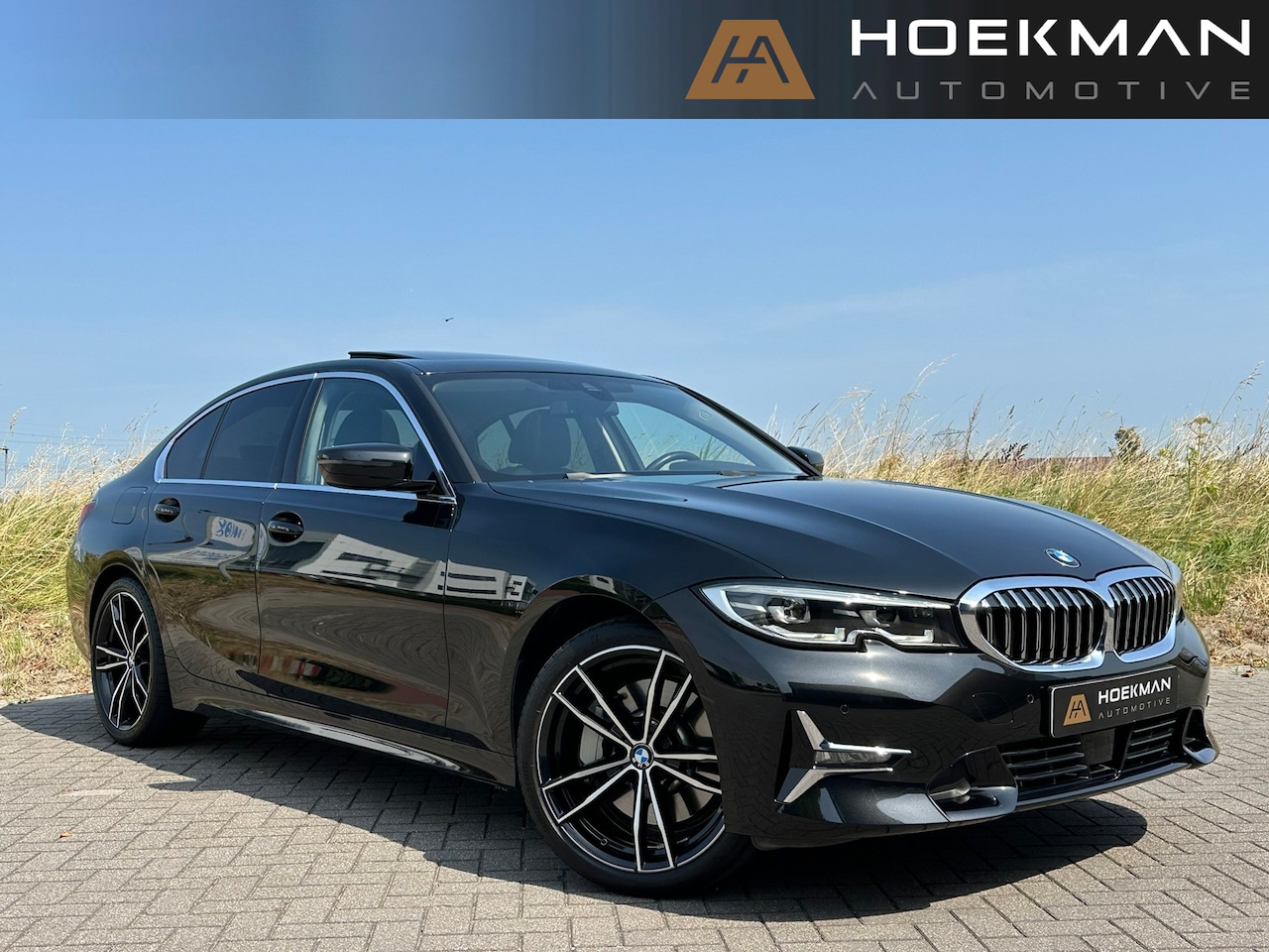 BMW 3-serie - 330i High Executive Automaat | Panoramadak, ACC, Leer, Trekhaak, Apple CarPlay, Stoelverw. - AutoWereld.nl