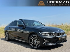 BMW 3-serie - 330i High Executive Automaat | Panoramadak, ACC, Leer, Trekhaak, Apple CarPlay, Stoelverw.