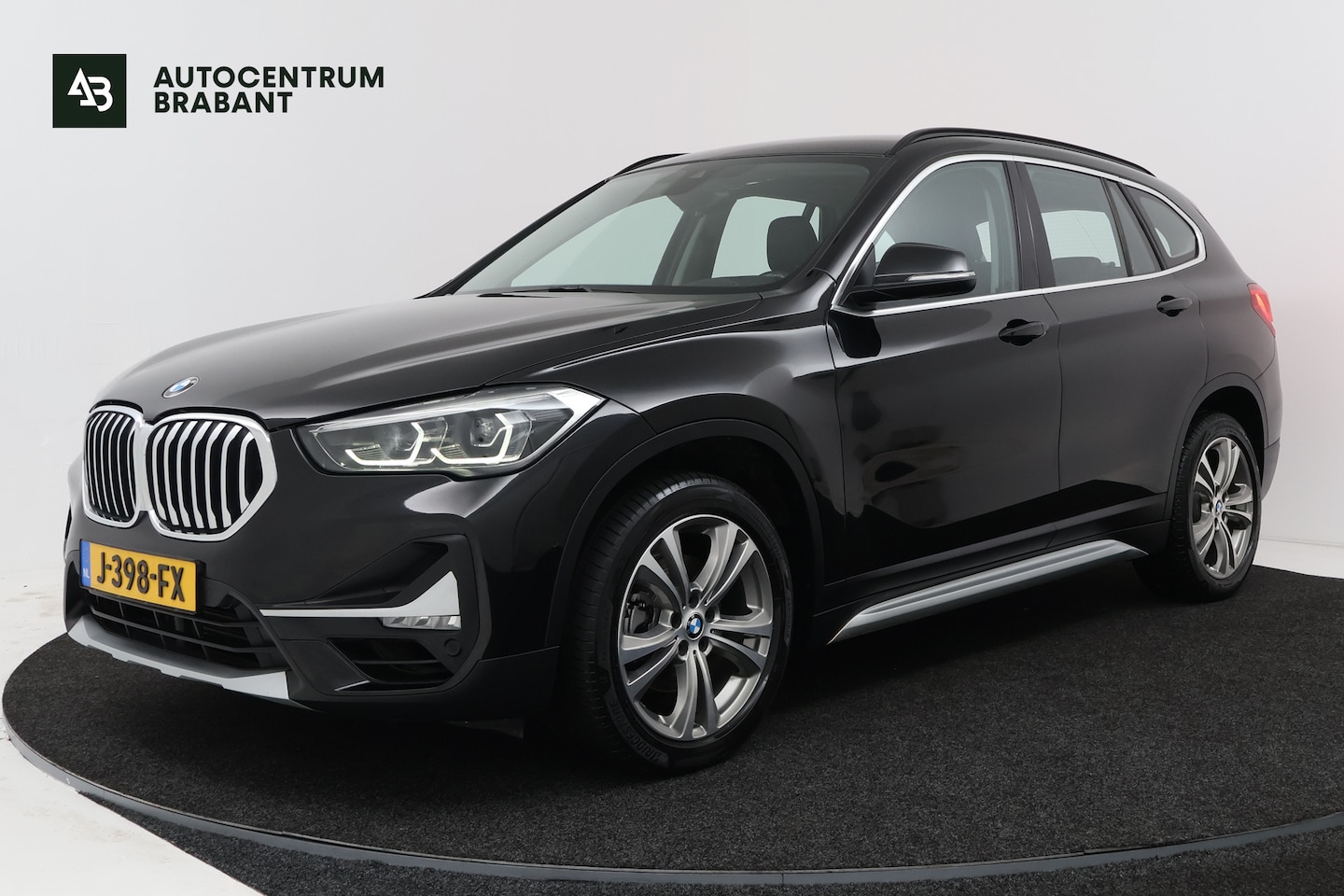 BMW X1 - sDrive18i High Executive (TREKHAAK, CAMERA, STOELVERWARMING, DEALER ONDERHOUDEN) - AutoWereld.nl