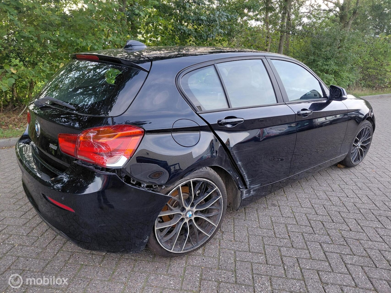 BMW 1-serie - 116I Business 6 bak - airco - cruise - navigatie - AutoWereld.nl