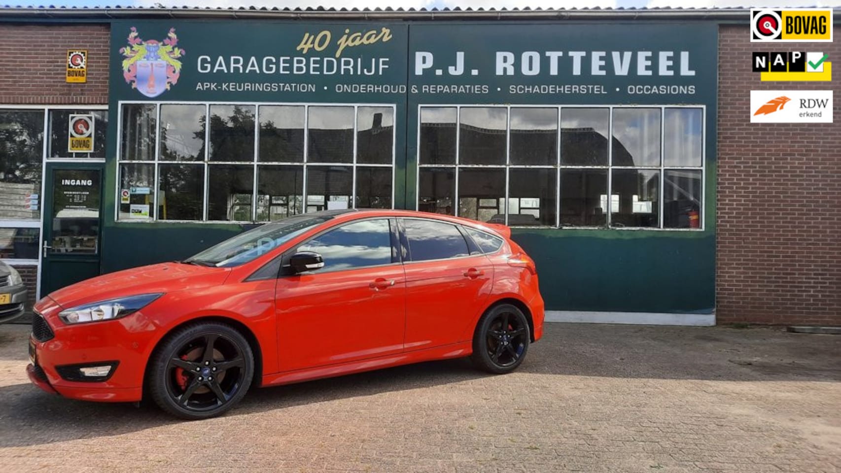 Ford Focus - 1.5 Red Edition - AutoWereld.nl