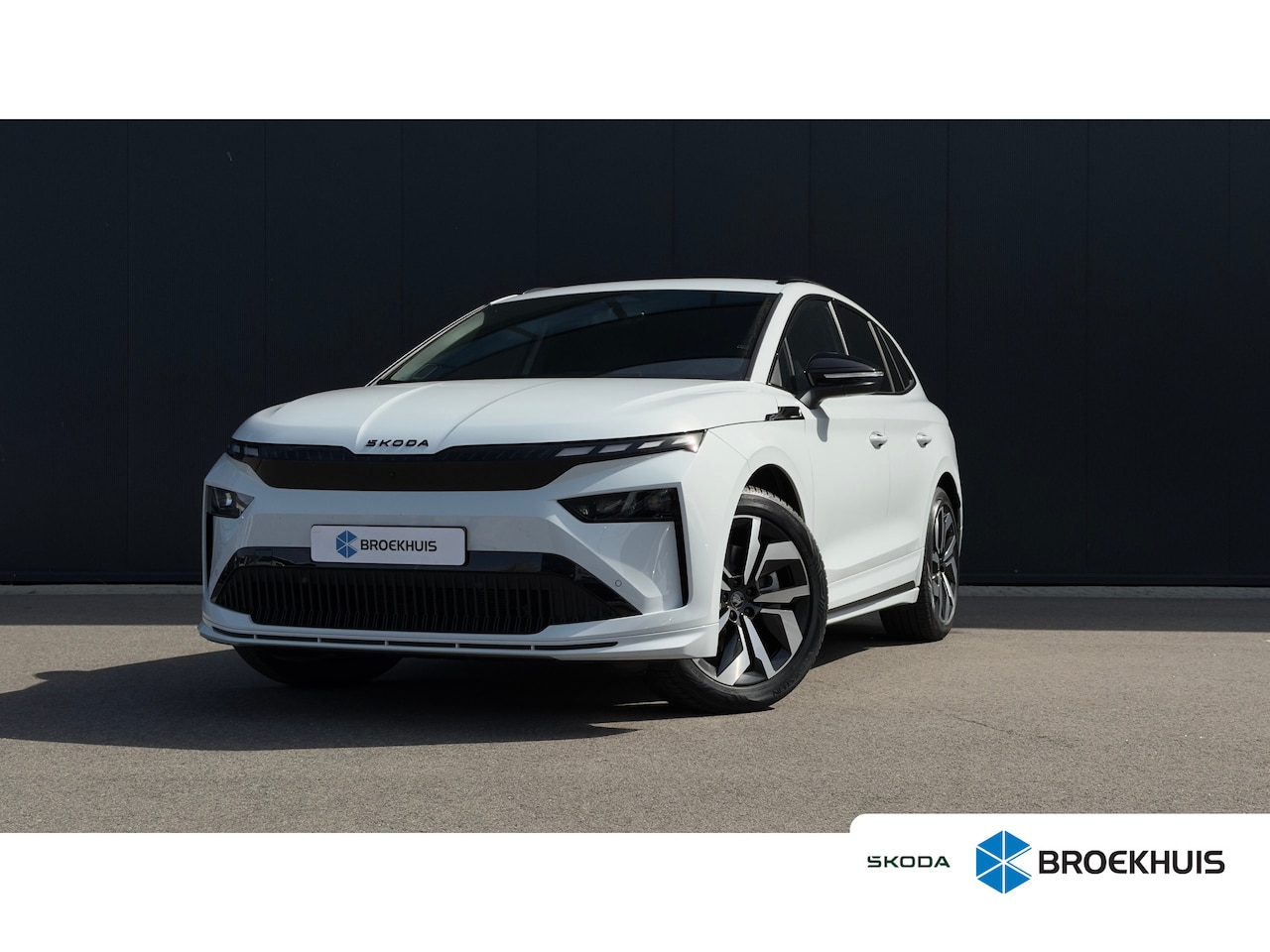 Skoda Enyaq iV - Sportline Tour Edition | Chrome interieur accenten | Driving mode select | Parkeersensoren - AutoWereld.nl