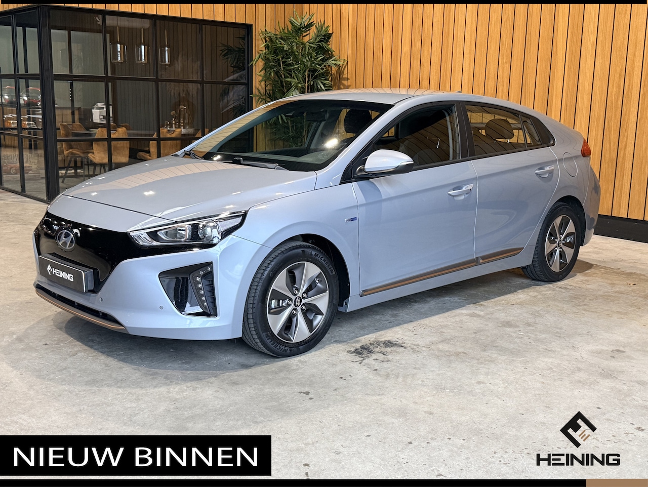 Hyundai IONIQ - Comfort EV Camera. Navi. Apple-carplay. Baterrij 100% - AutoWereld.nl