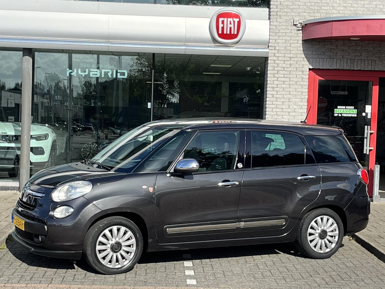 Fiat 500 L Living - 1.4 T-Jet 120pk Lounge NAVI|CLIMATE|LEER|TREKHAAK|4-CILINDER|120PK|PDC|16" - AutoWereld.nl