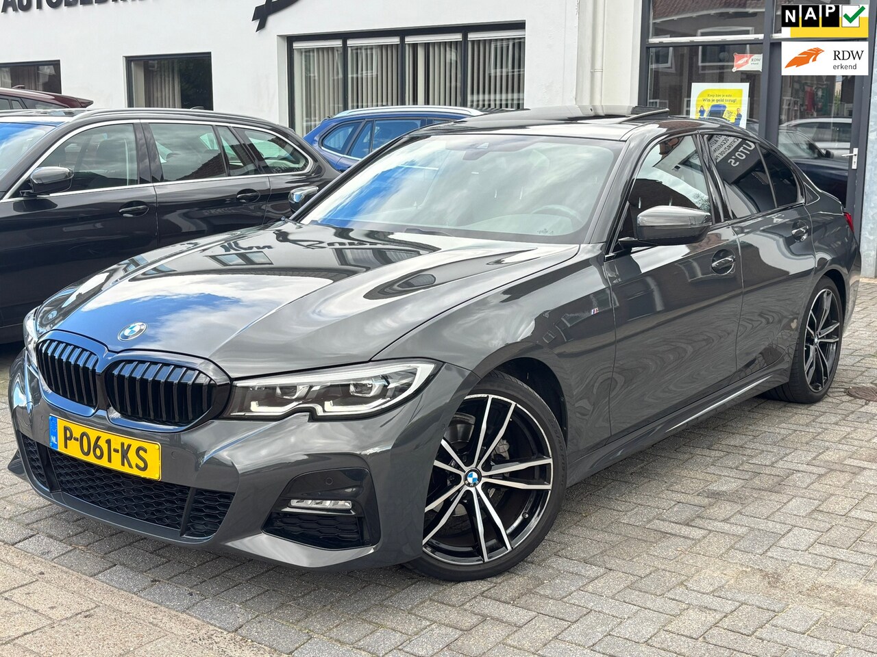 BMW 3-serie - 318i M Sport 318i M-Sport, Schuifkanteldak, Individual kleur, Sportstoelen, Stoelverwarming, - AutoWereld.nl