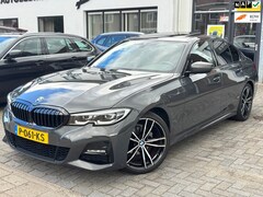 BMW 3-serie - 318i M-Sport, Schuifkanteldak, Individual kleur, Sportstoelen, Stoelverwarming,