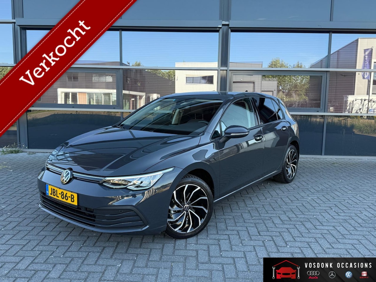 Volkswagen Golf - 1.0 eTSI Life Business / Naviagtie/Automaat/ Nieuwstaat! - AutoWereld.nl
