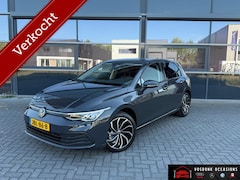 Volkswagen Golf - 1.0 eTSI Life Business / Naviagtie/Automaat/ Nieuwstaat