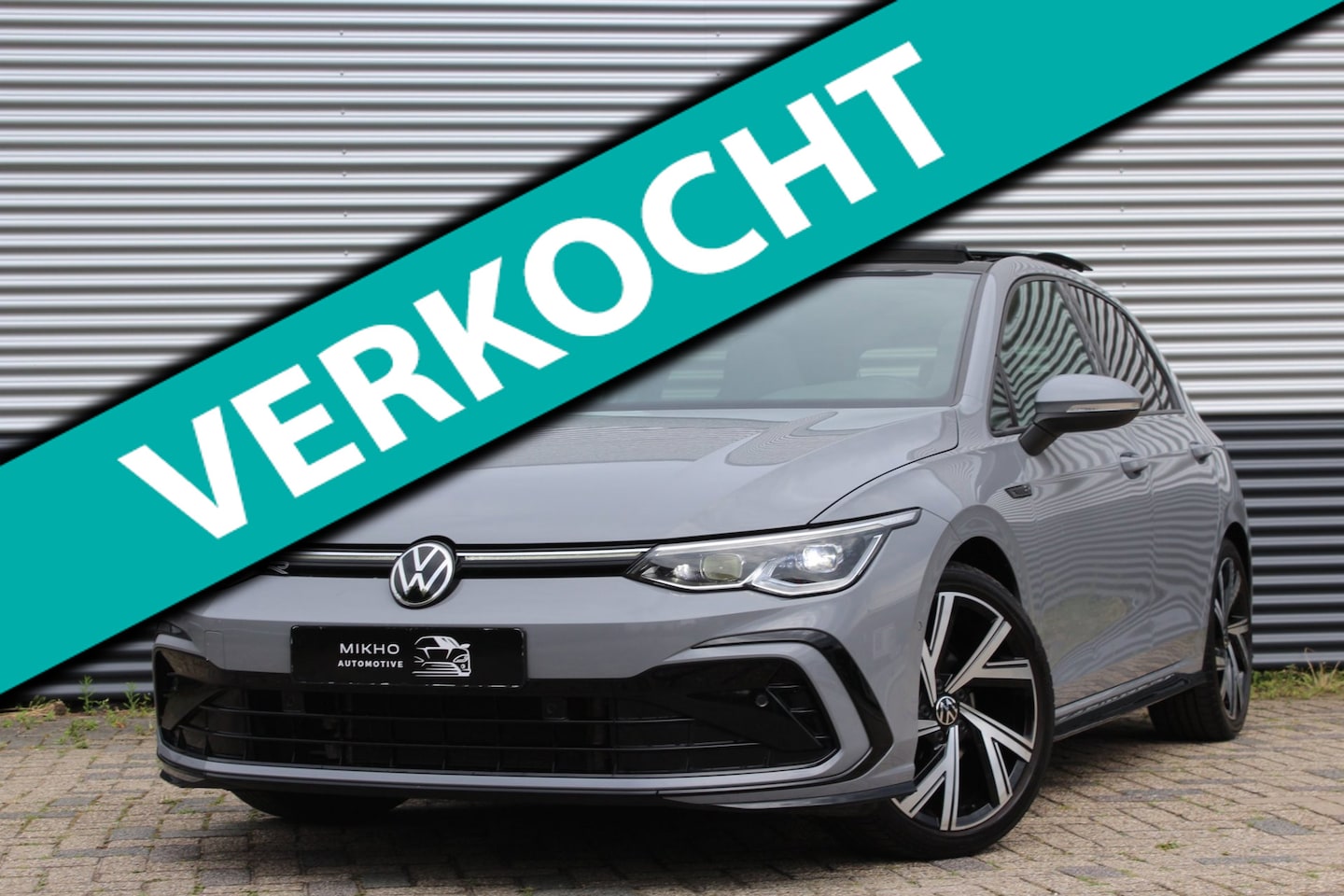 Volkswagen Golf - 1.5 eTSI 3x R-Line | Panoramadak | Harman Kardon |Trekhaak | IQ Light | Camera| Stuur verw - AutoWereld.nl