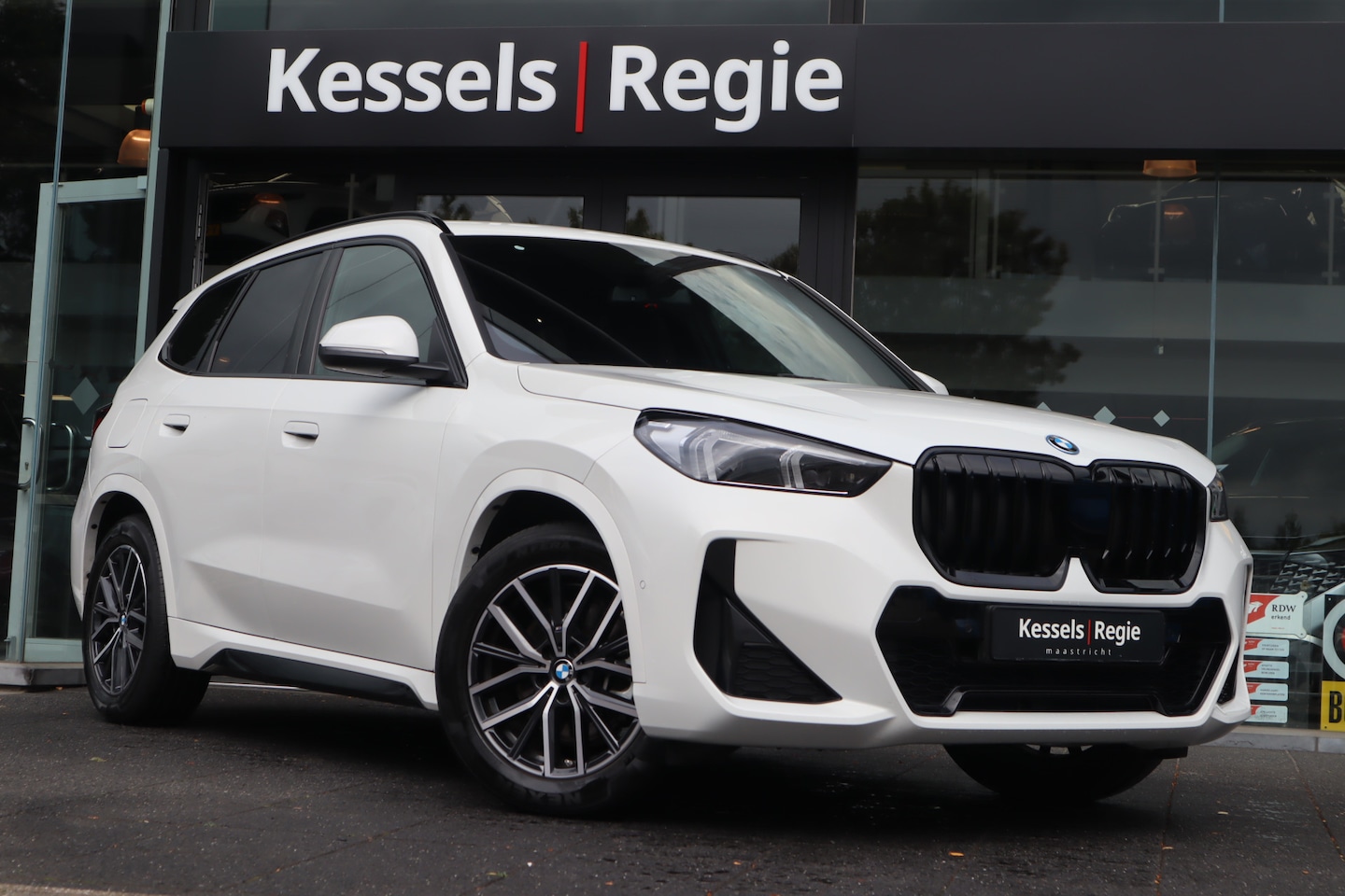 BMW X1 - xDrive25e | M-sport | Camera | Led | Sfeer | CarPlay | keyless - AutoWereld.nl