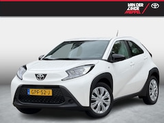 Toyota Aygo X - 1.0 VVT-i MT Play Camera Cruise Clima NL 8686km