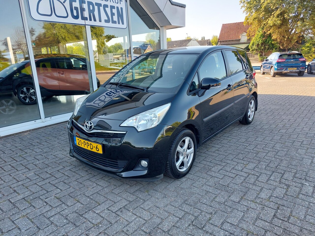 Toyota Verso S - 1.3 VVT-i Aspiration Hoge instap, panorama dak,  trekhaak, camera - AutoWereld.nl