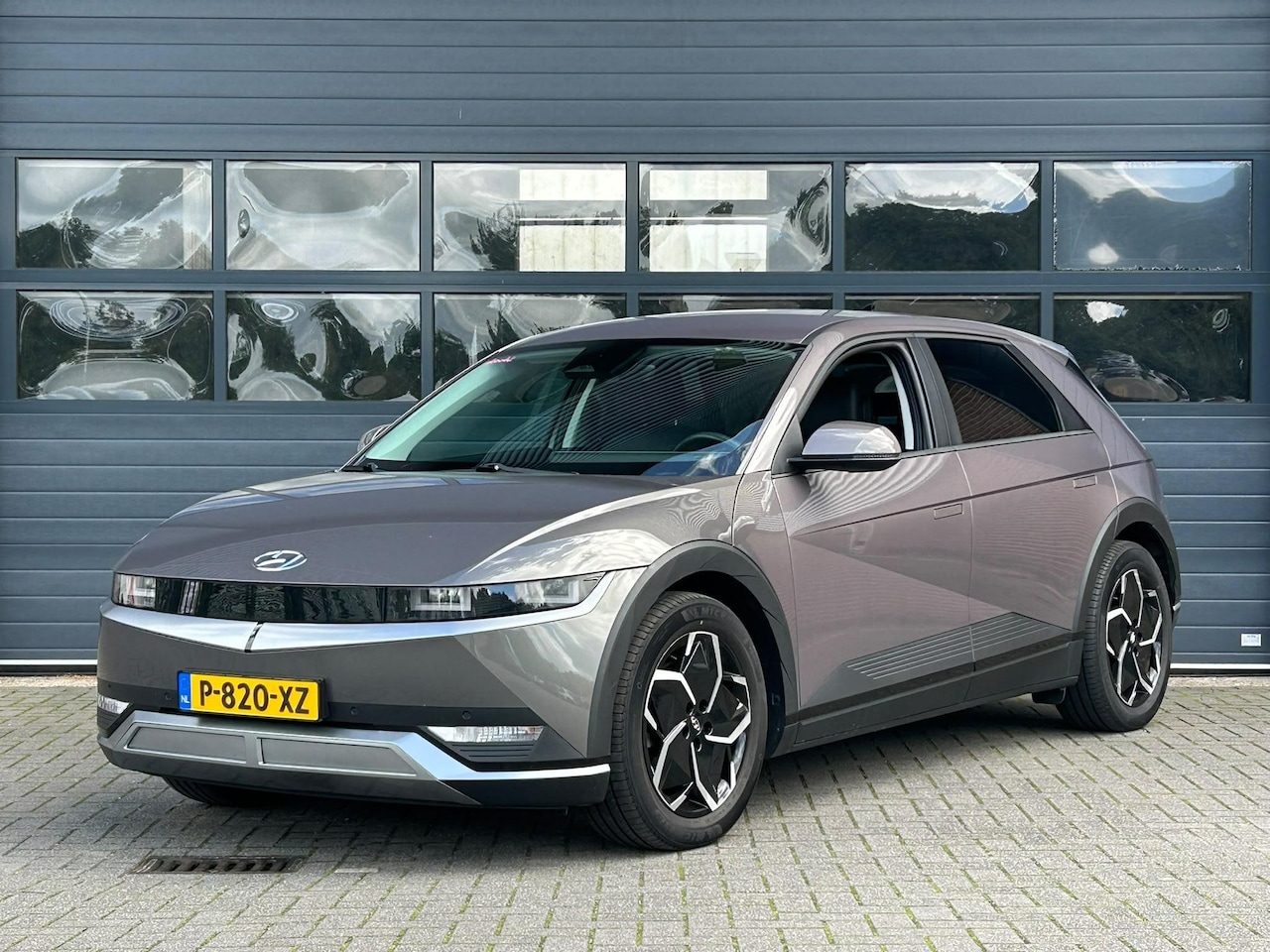 Hyundai IONIQ 5 - CONNECT+ 73kWh (99% SOH) I P-CAMERA I WARMTEPOMP I PARELMOER I LEDEREN BEKLEDING - AutoWereld.nl