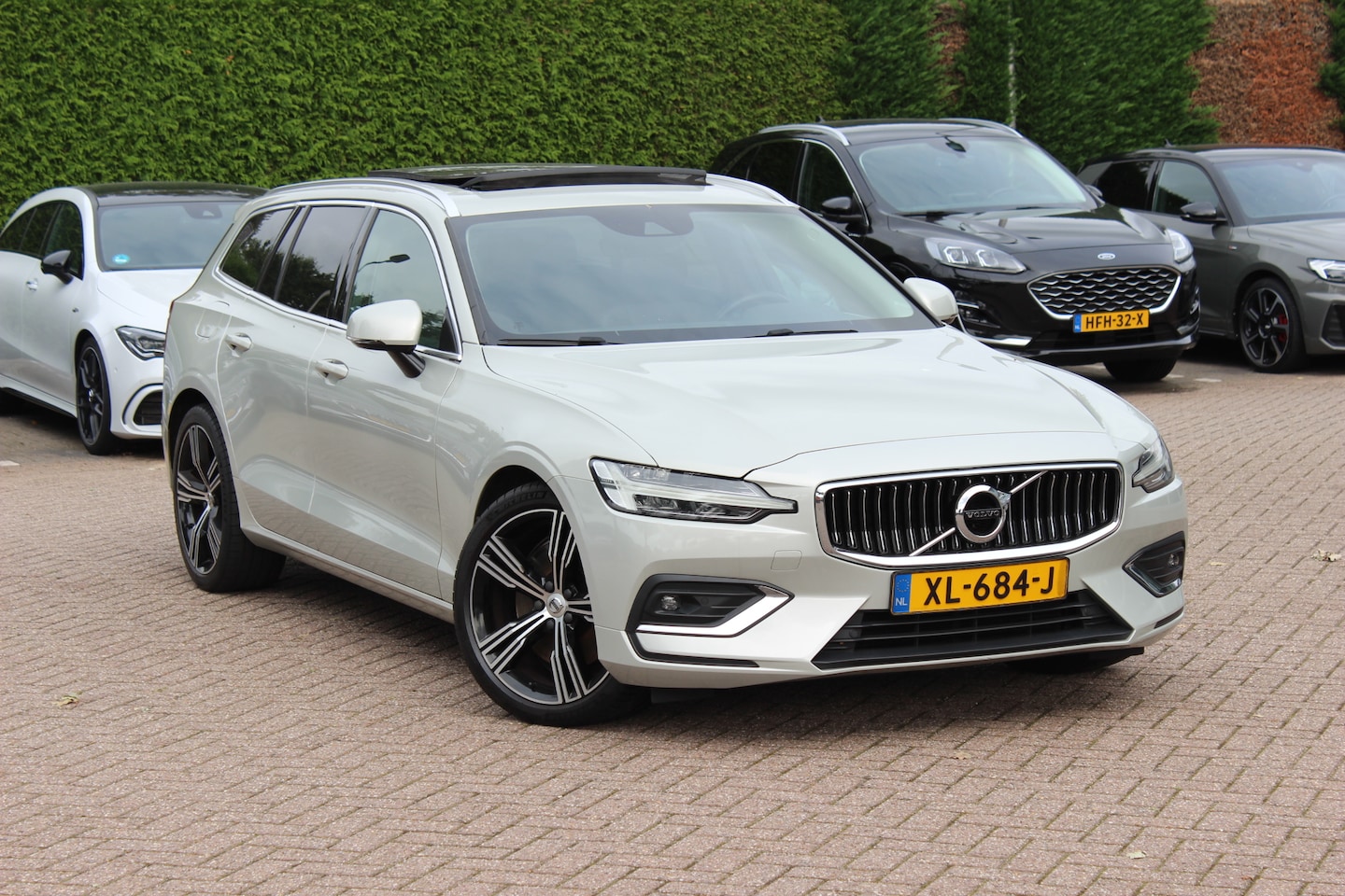 Volvo V60 - 2.0 T5 Inscription / Panoramadak / CarPlay / Parkeerhulp V+A / Harman Kardon / Leder / 18' - AutoWereld.nl