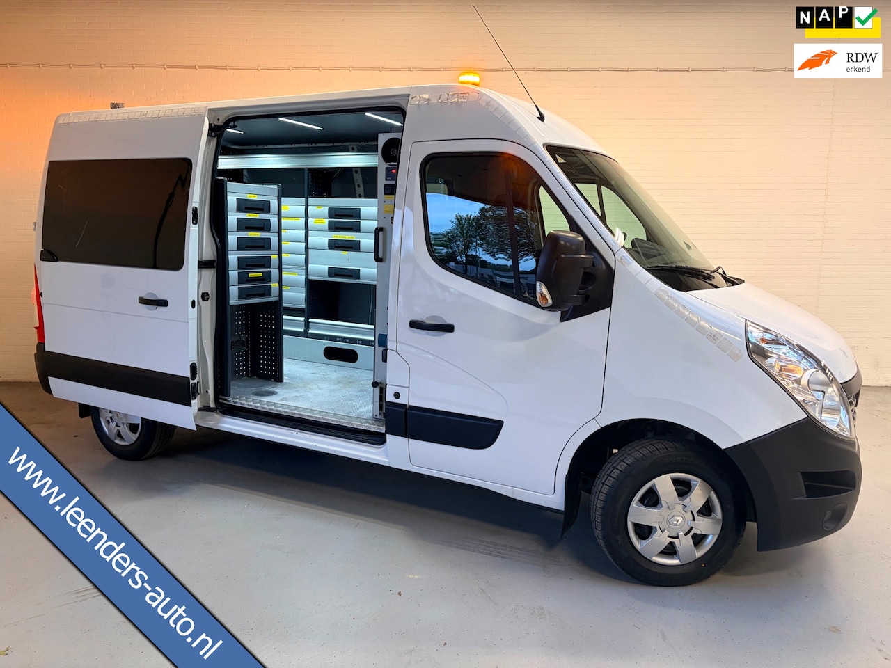 Renault Master - Servicewagen T35 2.3 dCi 145pk euro6 L2H2 BOTT Inrichting, Victron omvormer, Standkachel, - AutoWereld.nl