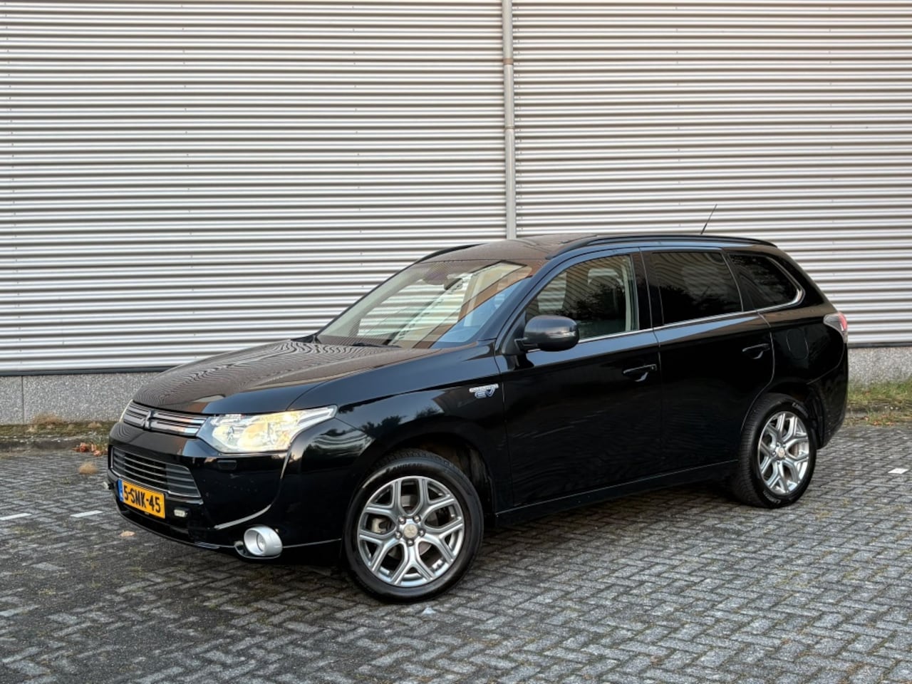 Mitsubishi Outlander - 2.0 PHEV 4WD Instyle+ Pano Stoelvw FULL OPTION - AutoWereld.nl