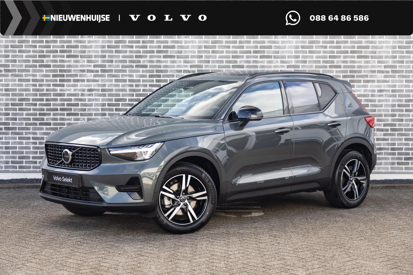 Volvo XC40 - 2.0 B4 Plus Dark | Trekhaak | Panoramadak | Harman Kardon Audio | Achteruitrijcamera | Par - AutoWereld.nl