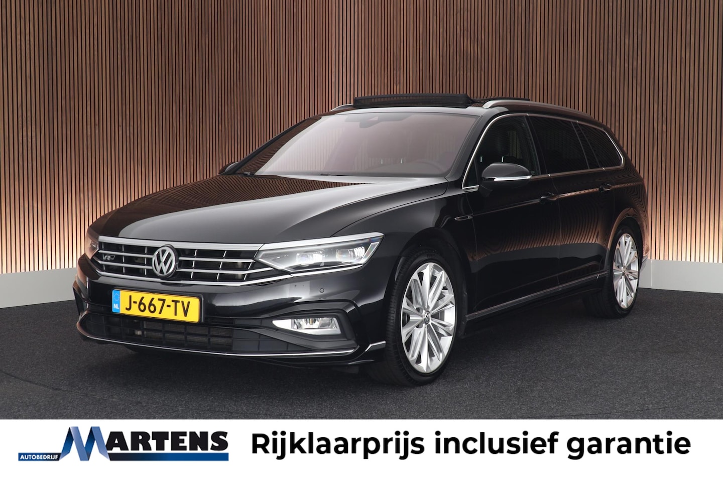 Volkswagen Passat Variant - 1.5 TSI 150pk DSG 2x R-Line Panoramadak Leder Camera Stoelverwarming Virtual Cockpit - AutoWereld.nl
