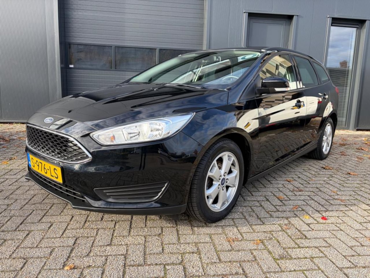 Ford Focus Wagon - 1.0 Trend 1.0 Trend, Airco, Cruise, Bluetooth, Carplay - AutoWereld.nl