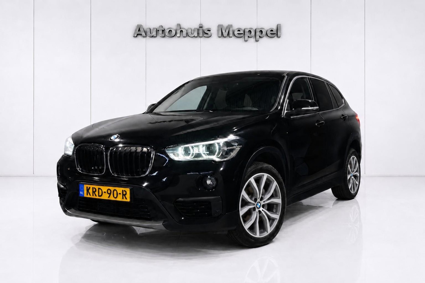 BMW X1 - sDrive20i Advantage*LED+*Navigatie*Sportstoelen*PDC - AutoWereld.nl