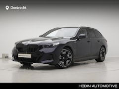 BMW 5-serie Touring - 530e M-Sport | 20" | Trekhaak | Driving Assistant Plus | Travel Pack | Camera | Nu 65895,