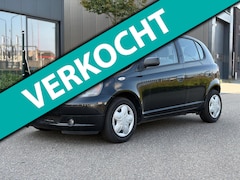 Toyota Yaris - 1.3-16V VVT-i Sol ACHTERSCHADE