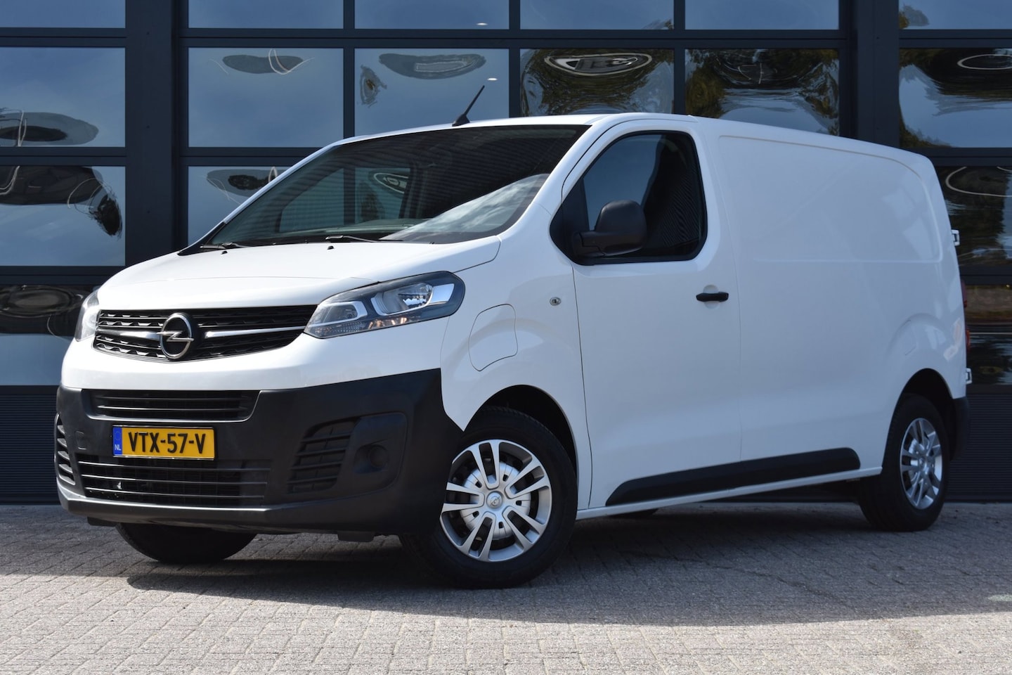 Opel Vivaro-e - L3H1 Innovation 50 kWh '21 Cruise Airco Inruil mogelijk - AutoWereld.nl