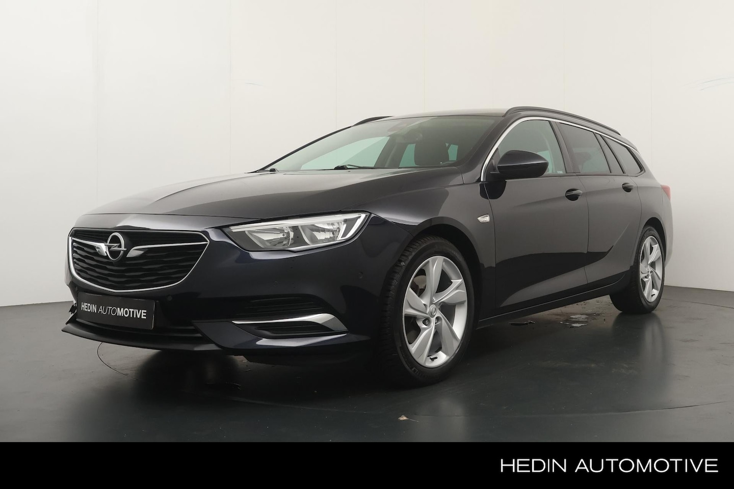 Opel Insignia Sports Tourer - 1.5 165pk Turbo Online Edition | Trekhaak Wegklapbaar | All Season Banden | Parkeer Camera - AutoWereld.nl