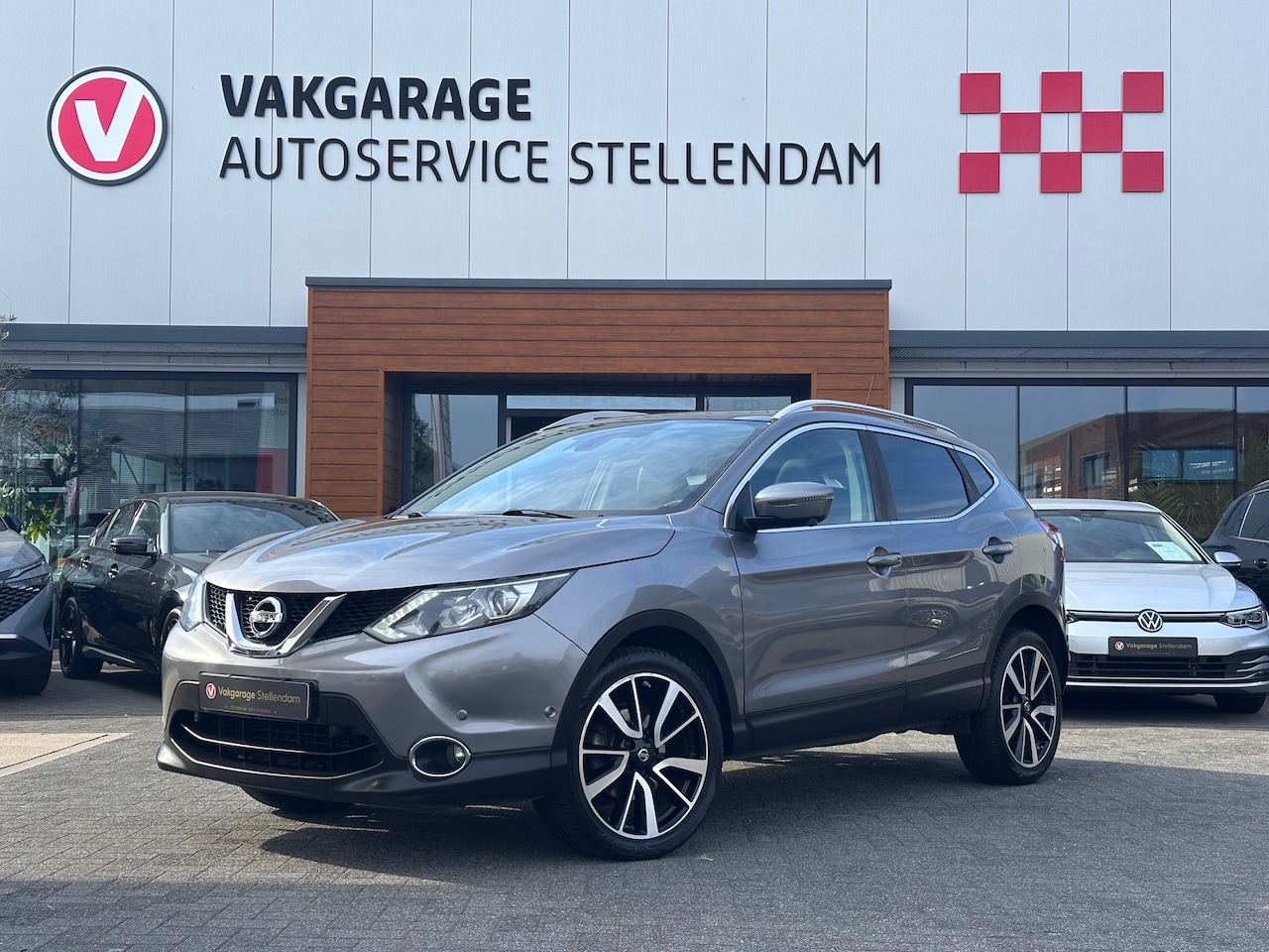 Nissan Qashqai - 1.6 Tekna 163pk|Panodak|Afn Trekhaak|Leder|Elektr Stoel|360 Camera|Stoelverwarming - AutoWereld.nl