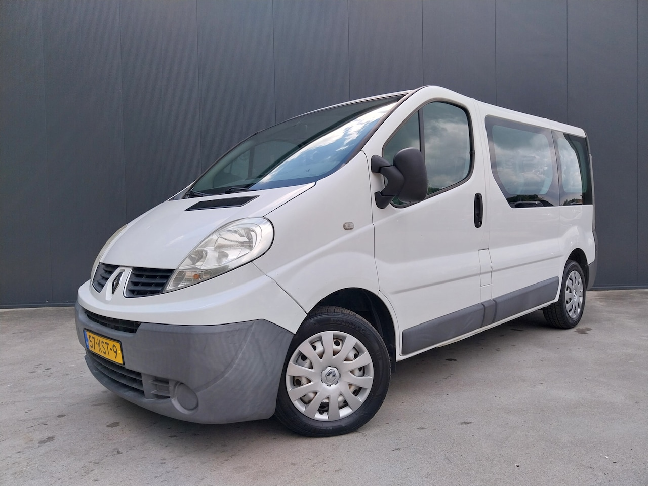 Renault Trafic Passenger - 2.0 dCi T27 L1H1 Authentique AIRCO 9 PERS PERSONENBUS - AutoWereld.nl