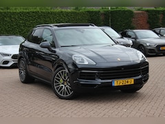 Porsche Cayenne - 3.0 E-Hybrid / Panoramadak / 360Camera / Achterasbesturing / Luchtvering / Softclose / Spo