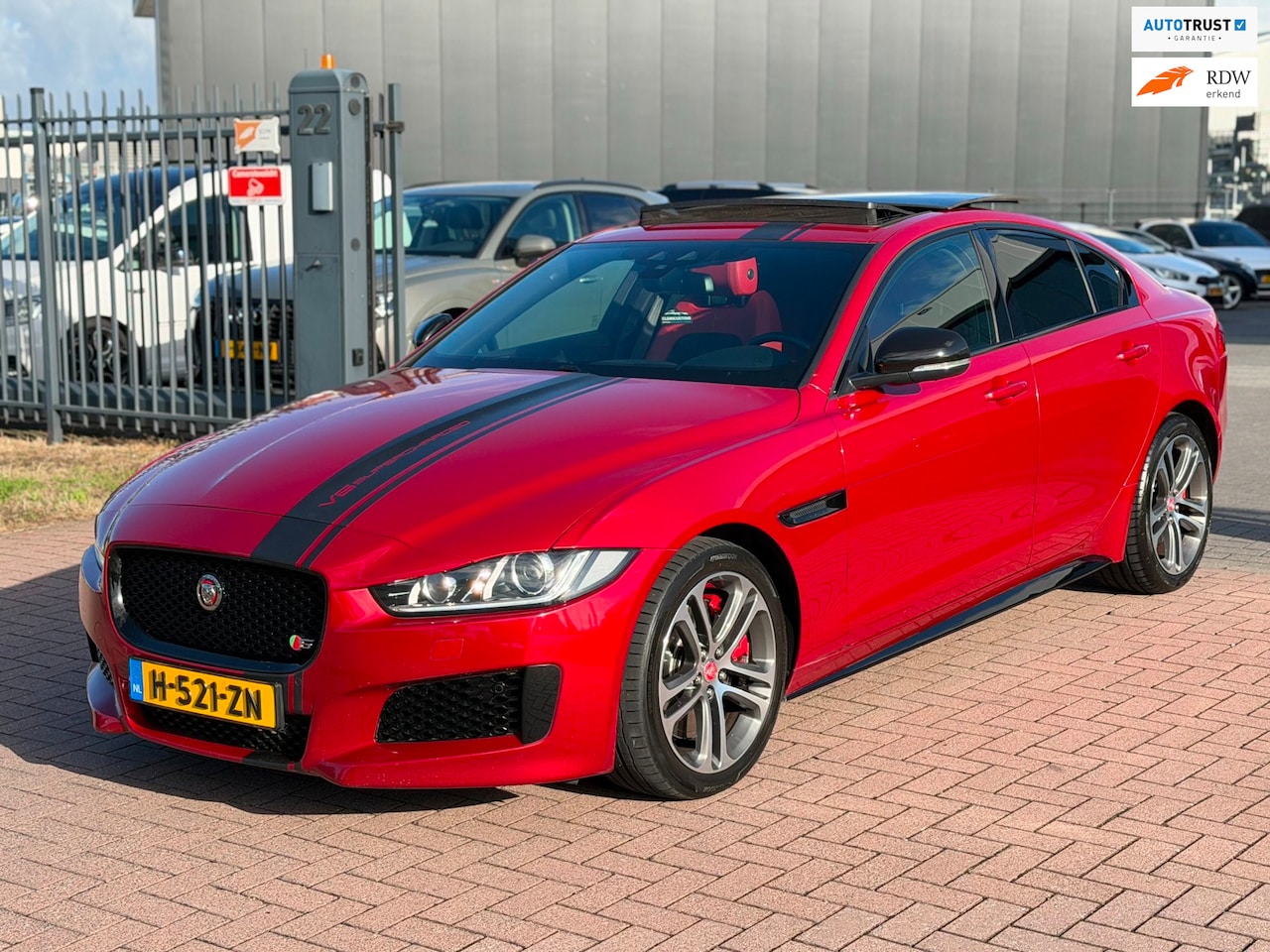 Jaguar XE - 3.0 S 340PK V6 Supercharged 2016 Pano - AutoWereld.nl