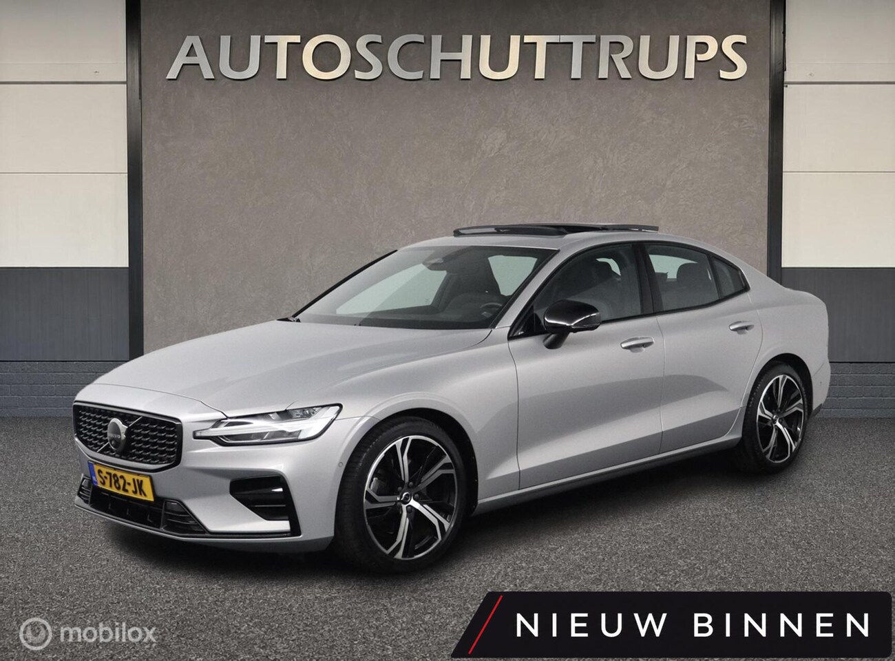 Volvo S60 - 2.0 B4 Ultimate Dark SCHUIFDAK / HARMAN-KARDON / 360 CAMERA / DEALER O.H. - AutoWereld.nl