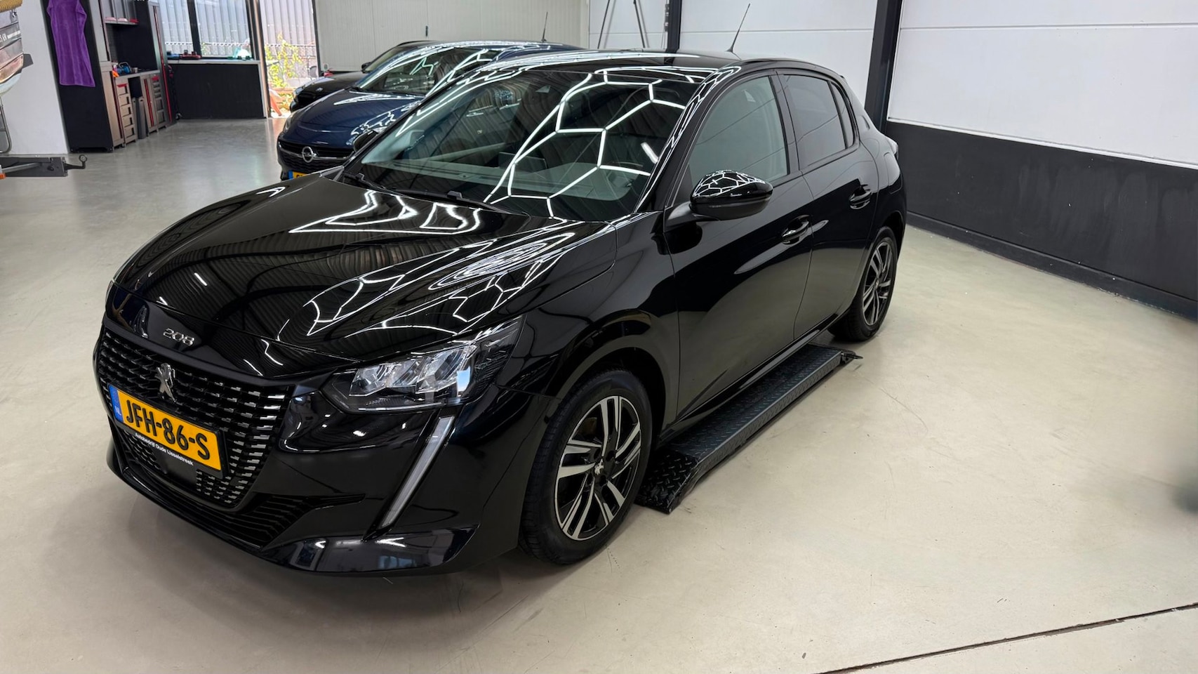 Peugeot 208 - 1.2 Allure panorama, 3D virtual display, Apple carplay cruise control - AutoWereld.nl