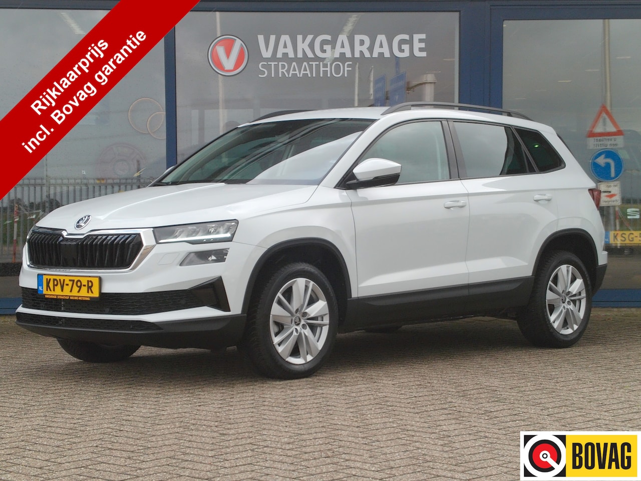 Skoda Karoq - 1.5 TSI ACT Business Edition Automaat / Carplay + Android Auto / Camera + Sensoren / Clima - AutoWereld.nl