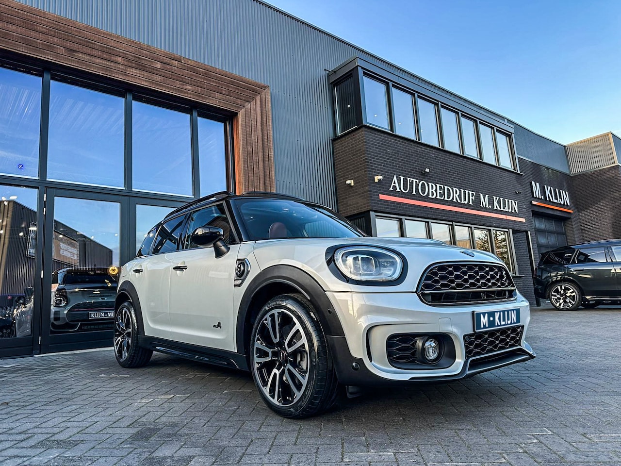 MINI Countryman - Mini Cooper S E ALL4 John Cooper Works 220pk/Chester Brown leer/Pano/Bomvol - AutoWereld.nl