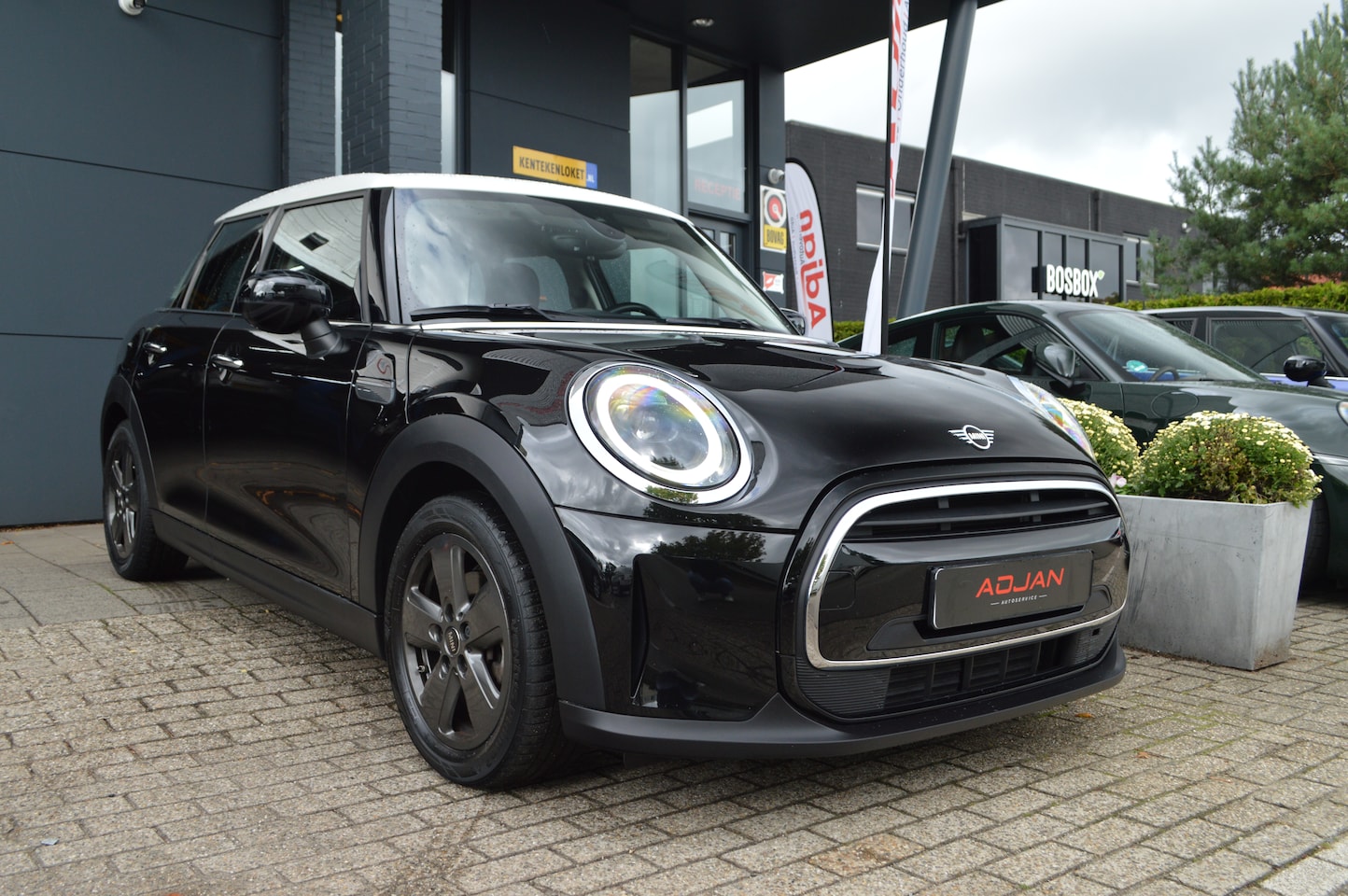MINI 5-Deurs - 1.5 Cooper Business Edition Carplay Camera Stoel & Stuurverwarming Sportstoelen - AutoWereld.nl