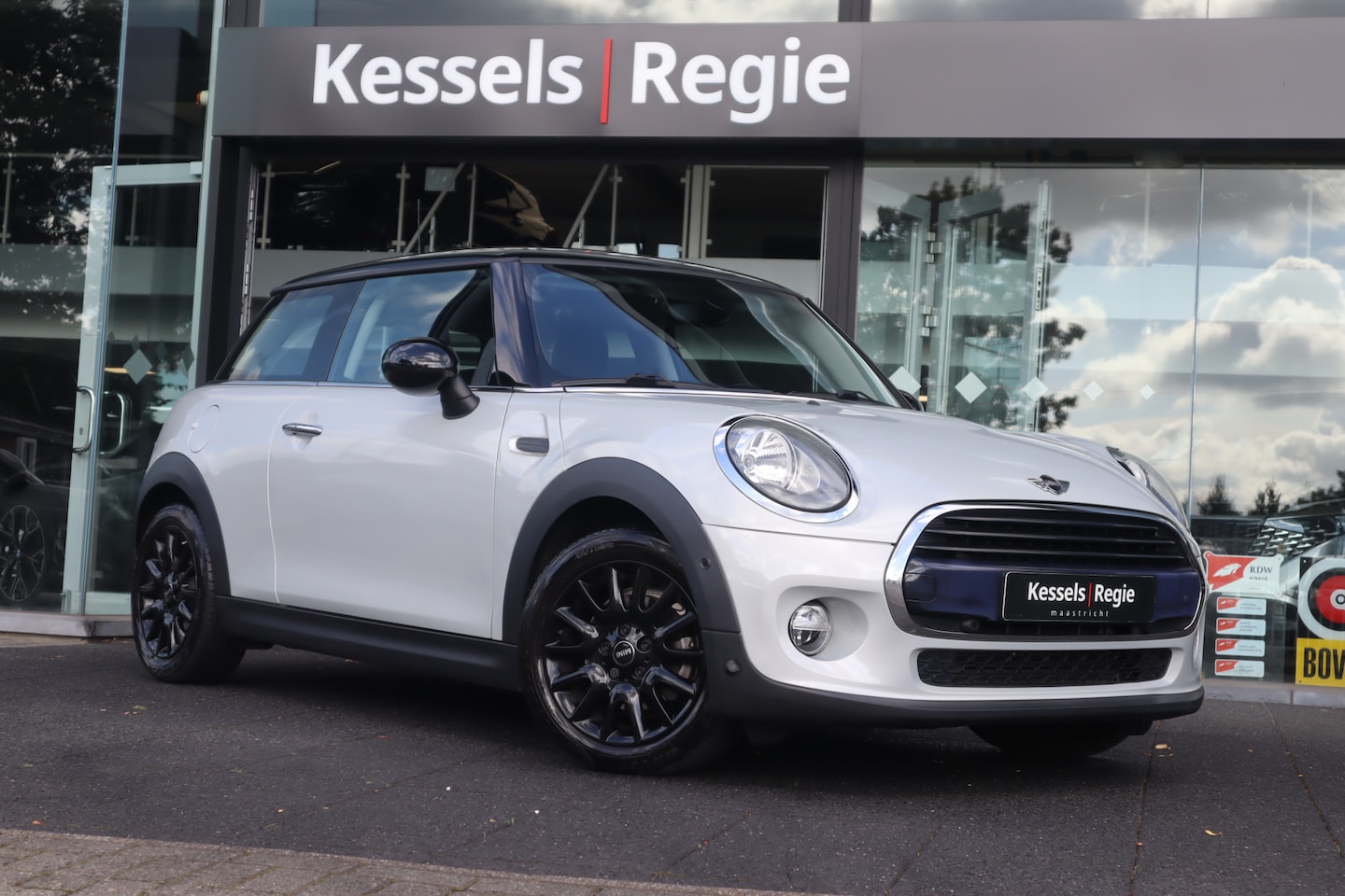 MINI 3-Deurs - 1.5 Cooper Pepper | Sensoren | Sfeerverlichting | Cruise | Navi | Clima | Bluetooth - AutoWereld.nl